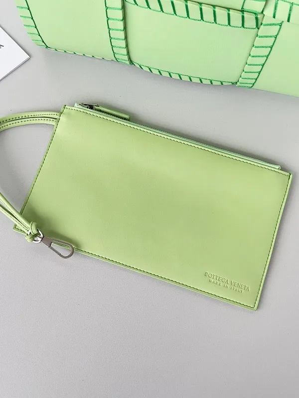 All categories 💚 Authentic bags 💚 BV 2025 new style 𝗕𝗼𝘁𝘁𝗲𝗴𝗮 𝗩𝗲𝗻𝗲𝘁𝗮 Tote bag